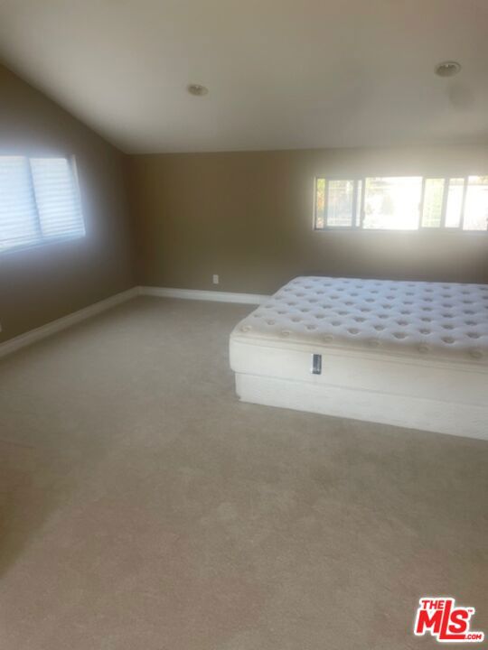2660 Calle Abedul, Thousand Oaks CA: https://media.crmls.org/mediaz/0cf33a48-8170-4107-af8a-33463959ab30.jpg