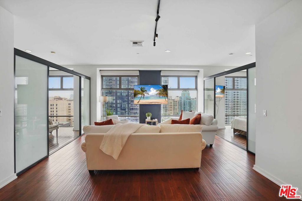 801 S Grand Avenue #1310