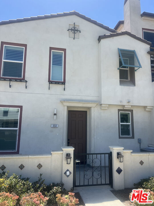350 Serra Street, Camarillo CA: https://media.crmls.org/mediaz/0cf4632a-4720-4d81-8e86-e2ab70dd0873.jpg