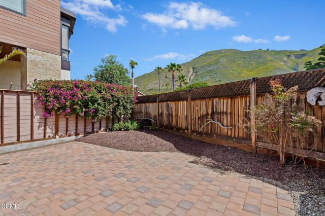 21-web-or-mls-21 - Front Patio