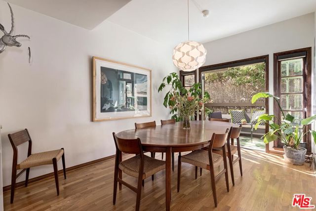 1405 Washington Avenue, Santa Monica CA: https://media.crmls.org/mediaz/0cf51089-0c9a-41da-9942-e7b658523281.jpg