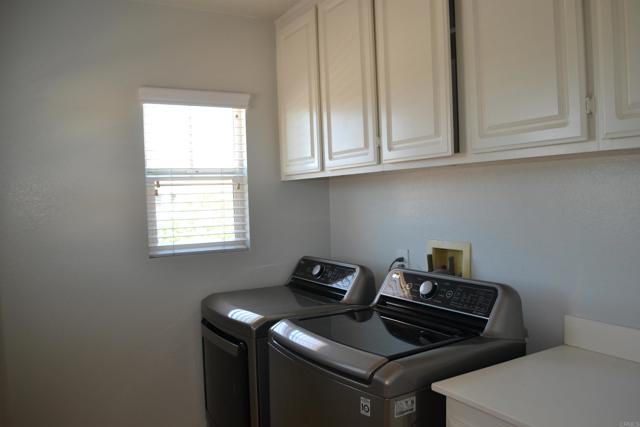 34592 Wintersweet Lane, Winchester CA: https://media.crmls.org/mediaz/0cf51a72-14dd-4306-8a1f-d1f5fb1cd200.jpg