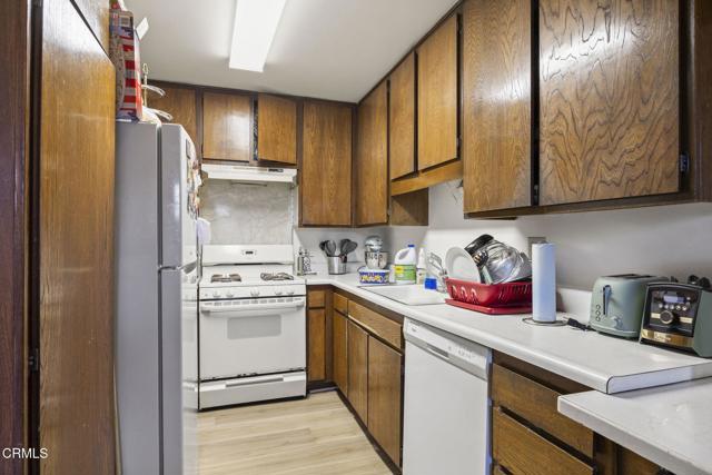 1401 Glenwood Drive, Oxnard CA: https://media.crmls.org/mediaz/0cf57c90-ffb0-4fca-8b39-eed2310d1aa6.jpg