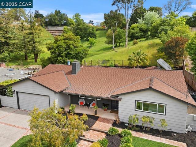 25 Whitehall Dr, Orinda CA: https://media.crmls.org/mediaz/0cf599e0-c802-40ac-a4ce-c063eaae1dbf.jpg