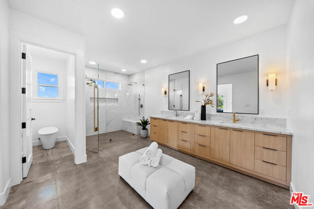 32070 Via Vera, Bonsall CA: https://media.crmls.org/mediaz/0cf59ad6-fc45-43ec-9553-88d8a6cbd37b.jpg