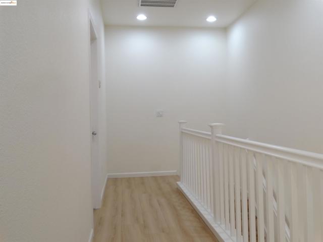 1150 Summer Ln, Richmond CA: https://media.crmls.org/mediaz/0cf69b5b-d0e3-4c56-a123-08f16b4647cb.jpg