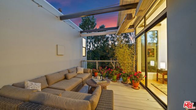 2461 Crest View Drive, Los Angeles CA: https://media.crmls.org/mediaz/0cf6f19d-7b29-4c34-8113-18b703b7a186.jpg