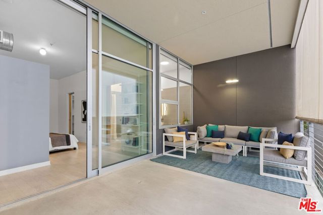 4080 Glencoe Avenue, Marina del Rey CA: https://media.crmls.org/mediaz/0cf726ea-39b3-4fd8-9330-7ce69089f557.jpg