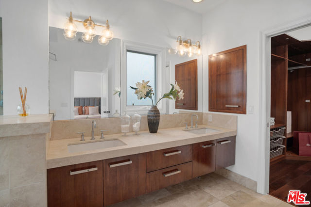 10615 Esther Avenue, Los Angeles CA: https://media.crmls.org/mediaz/0cf727bd-cfc1-4013-bc85-360c34429bbe.jpg