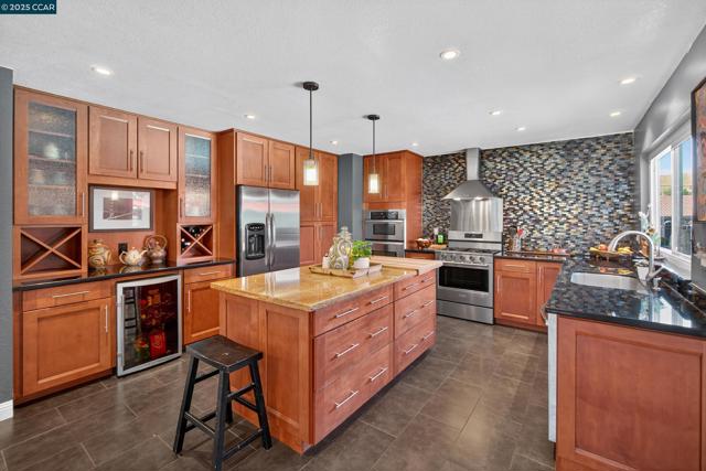 2173 Madrone Dr, Fairfield CA: https://media.crmls.org/mediaz/0cf739fa-229a-474c-95d0-d65091a50731.jpg