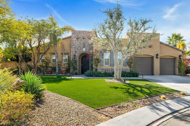 9 Via Santanella, Rancho Mirage CA: https://media.crmls.org/mediaz/0cf754ae-7b4c-45a0-988b-e9d7ecdd4f07.jpg