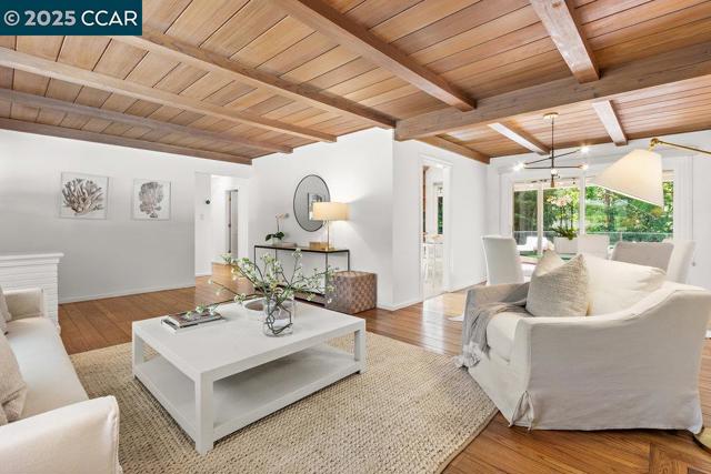 180 Ivy Drive, Orinda CA: https://media.crmls.org/mediaz/0cf78a4f-340f-4f7f-a043-690395409383.jpg