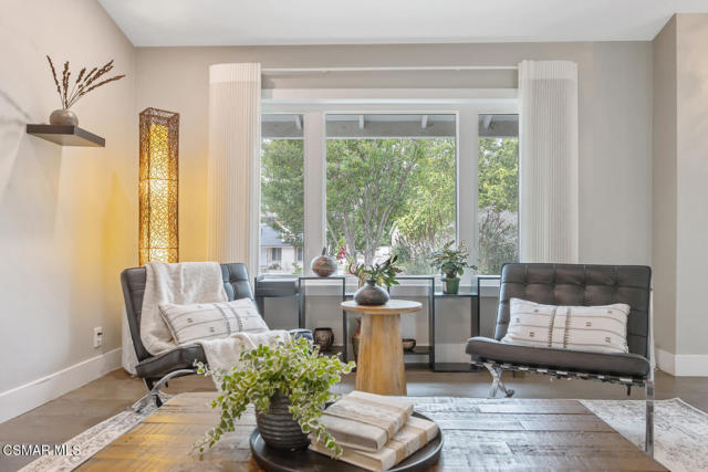 464 W Avenida De Las Flores, Thousand Oaks CA: https://media.crmls.org/mediaz/0cf7d1ce-aa03-4419-a107-837dac8069db.jpg