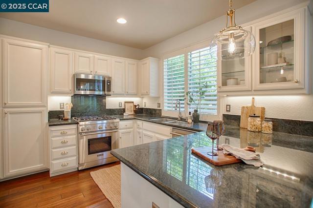 1409 Dumaine St, Concord CA: https://media.crmls.org/mediaz/0cf7e379-6174-4671-94c1-2202dd311ccf.jpg