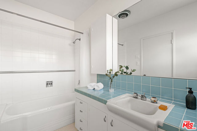 1234 Woodland Drive, Santa Paula CA: https://media.crmls.org/mediaz/0cf89e60-312a-4b35-a44a-c7e0c80ae0dc.jpg