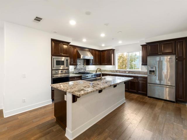 2400 Torrey Pines Rd, La Jolla CA: https://media.crmls.org/mediaz/0cf8d7cf-7654-4c45-a008-611cb7f5c981.jpg