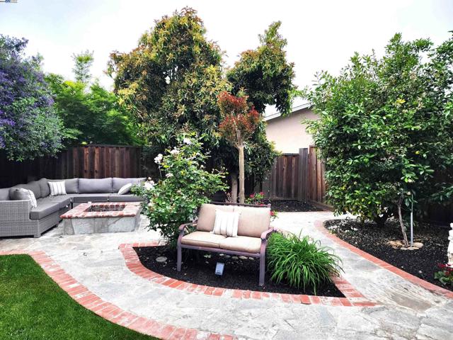 2369 Woodthrush Way, Pleasanton CA: https://media.crmls.org/mediaz/0cf916fe-8836-4c87-8898-7c636abc1b90.jpg