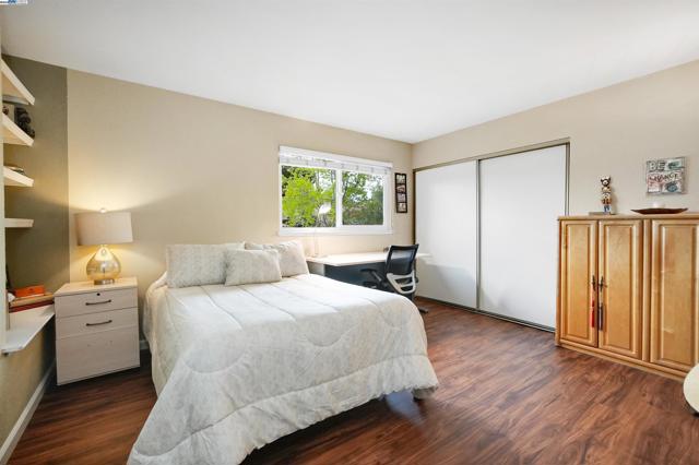 11868 Bloomington Way, Dublin CA: https://media.crmls.org/mediaz/0cf952f7-7942-4c74-a429-8913932a7835.jpg