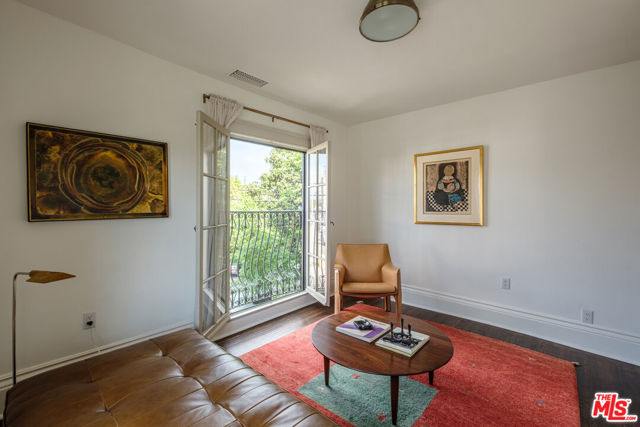 116 Roselawn Place, Los Angeles CA: https://media.crmls.org/mediaz/0cf9829c-06c9-42a3-91b9-71aebd7cea97.jpg