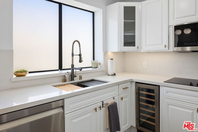 5254 Yarmouth Avenue, Encino CA: https://media.crmls.org/mediaz/0cf98b40-b6d3-4632-b1d2-1406aace025a.jpg