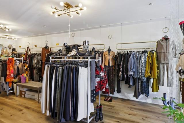 1501 India St, San Diego CA: https://media.crmls.org/mediaz/0cf99544-bce2-41d8-8df6-4f54b987bac3.jpg