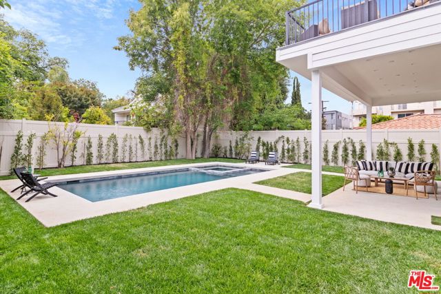 4535 Haskell Avenue, Encino CA: https://media.crmls.org/mediaz/0cf9a202-0a7c-48c8-881c-d1f5ab7e6ac7.jpg