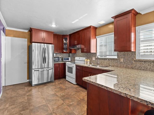 18625 Northridge Drive, Salinas CA: https://media.crmls.org/mediaz/0cf9b0f7-91ce-49a2-9960-55be922db428.jpg
