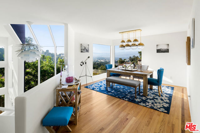 7265 Caverna Drive, Los Angeles CA: https://media.crmls.org/mediaz/0cf9e501-4adc-4cb2-93e1-1e4ab4fae234.jpg