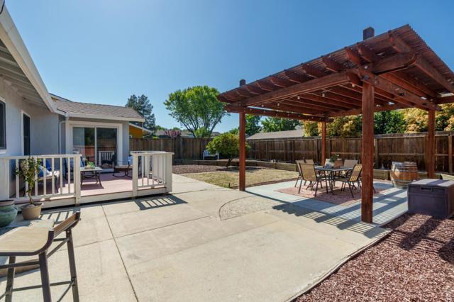 339 Viewpark Circle, San Jose CA: https://media.crmls.org/mediaz/0cfa5817-12d6-440c-a974-d8d90f29202e.jpg