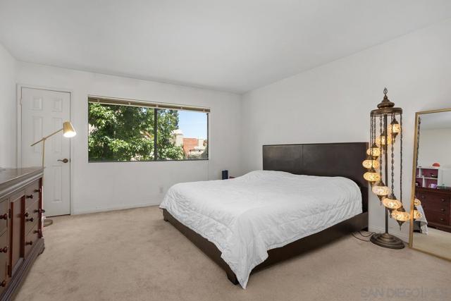 17945 Caminito Pinero, San Diego CA: https://media.crmls.org/mediaz/0cfa6adf-cc04-4d53-b5d1-bbfc53b36b20.jpg
