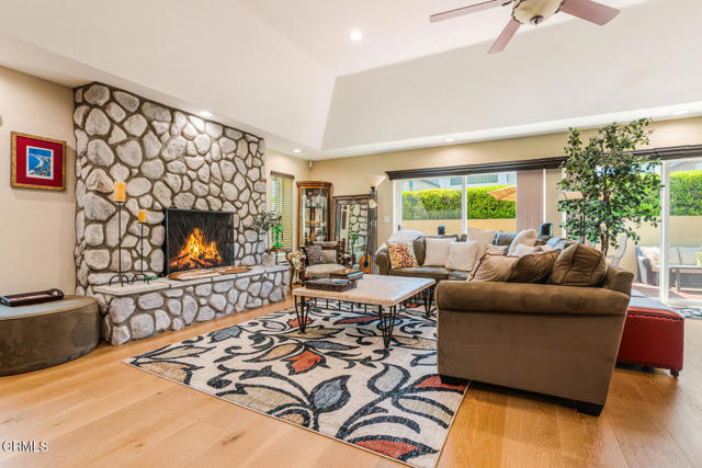 5114 Marlin Way, Oxnard CA: https://media.crmls.org/mediaz/0cfa9582-e2f6-486c-a0c2-681ef7f31246.jpg