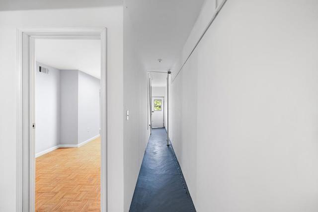454 Ellington Avenue, San Francisco CA: https://media.crmls.org/mediaz/0cfaa60e-8217-46d0-89f2-a32b0834b018.jpg