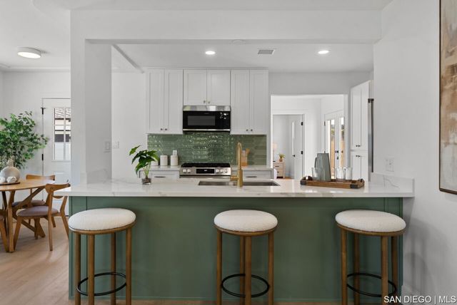4642 Aragon DR, San Diego CA: https://media.crmls.org/mediaz/0cfabe3e-93b1-4626-8b77-615fb70fa6c9.jpg