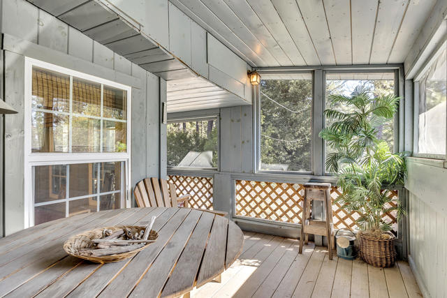 25585 Alderwood St Street, Idyllwild CA: https://media.crmls.org/mediaz/0cfb26d3-9e44-496d-9c78-ffb901187ac1.jpg