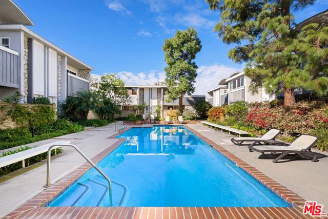 4800 La Villa Marina, Marina del Rey CA: https://media.crmls.org/mediaz/0cfb86d6-c40e-4be3-b01b-bb618bac56aa.jpg