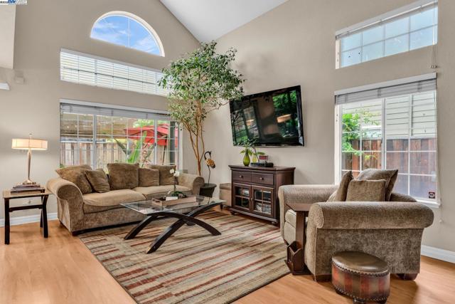 5473 Rainflower Dr, Livermore CA: https://media.crmls.org/mediaz/0cfc094d-36dd-482e-a851-3bf382055b12.jpg