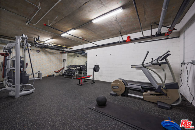 5800 Harold Way, Los Angeles CA: https://media.crmls.org/mediaz/0cfcaca5-e388-4d6c-8e99-bbf8c1a72980.jpg