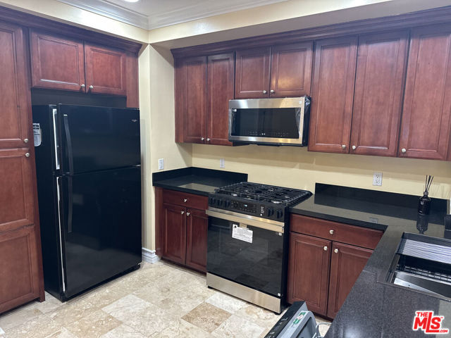 122 N Clark Drive, West Hollywood CA: https://media.crmls.org/mediaz/0cfcec09-fc3e-402f-901f-fc980ba3713a.jpg