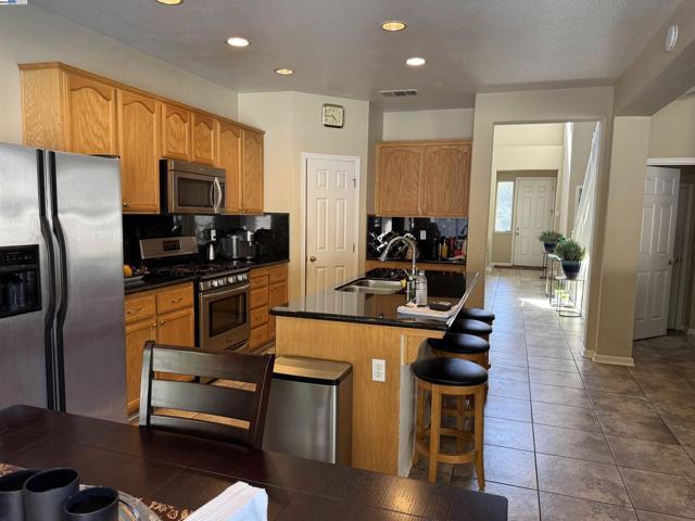 10342 Mono Ct, Stockton CA: https://media.crmls.org/mediaz/0cfcfa78-9ba5-4a23-be09-f5289bb77e7d.jpg