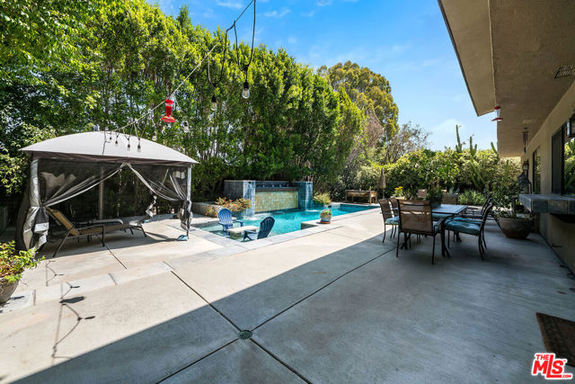24417 Clipstone Street, Woodland Hills CA: https://media.crmls.org/mediaz/0cfd8cf9-f10c-407e-9d4d-47d8a09069c8.jpg