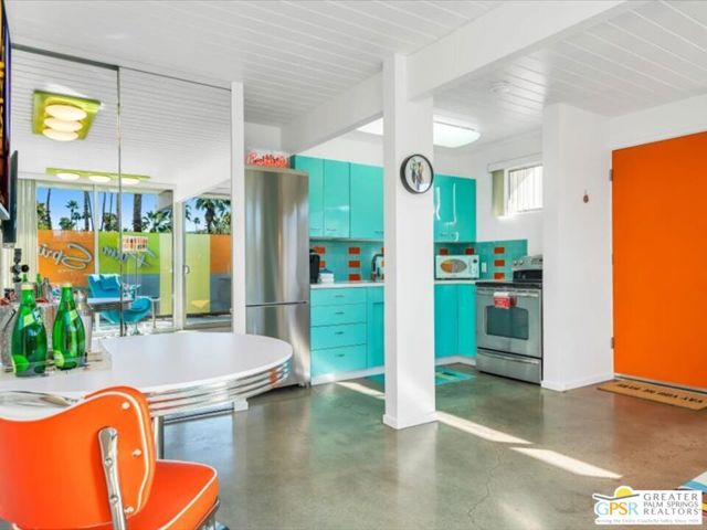 1111 E Palm Canyon Drive, Palm Springs CA: https://media.crmls.org/mediaz/0cfdee82-ebb8-4443-bf57-dd177819df62.jpg