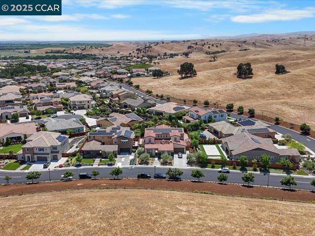 1927 Vintage Cir, Brentwood CA: https://media.crmls.org/mediaz/0cfe6af1-b9bf-4a25-aed1-c7a32c4d5802.jpg