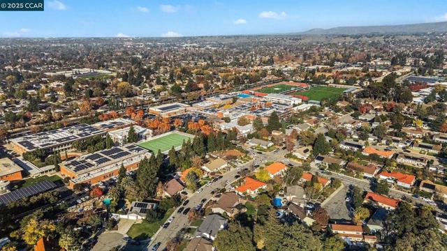 1053 Arkell Rd, Walnut Creek CA: https://media.crmls.org/mediaz/0cfeaaef-af73-4a17-a442-1103c6b3fe48.jpg