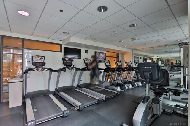 425 W Beech St, San Diego CA: https://media.crmls.org/mediaz/0cfeb103-5605-49b5-af8d-135bed1c46f1.jpg