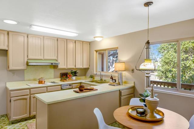 25 Los Encinos Drive, Del Rey Oaks CA: https://media.crmls.org/mediaz/0cfee2f3-2fb4-4569-8283-6e6ab078f897.jpg