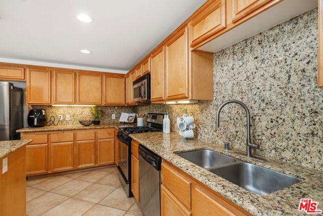 13200 Pacific Promenade, Playa Vista CA: https://media.crmls.org/mediaz/0cff06f9-156e-4f27-9a18-22d2b1367c2f.jpg