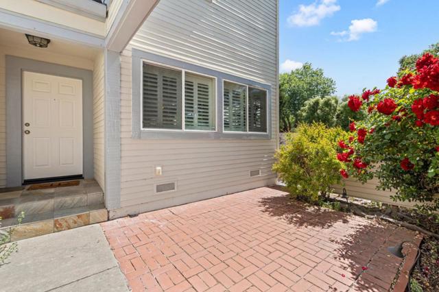 2834 Welk Cmn, Fremont CA: https://media.crmls.org/mediaz/0cff9efc-7a65-4d7e-b285-016591ca49b9.jpg