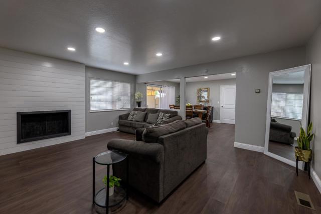 808 Saratoga Drive, Salinas CA: https://media.crmls.org/mediaz/0d000cd4-8b3e-486d-b3b2-c18ff7f09669.jpg