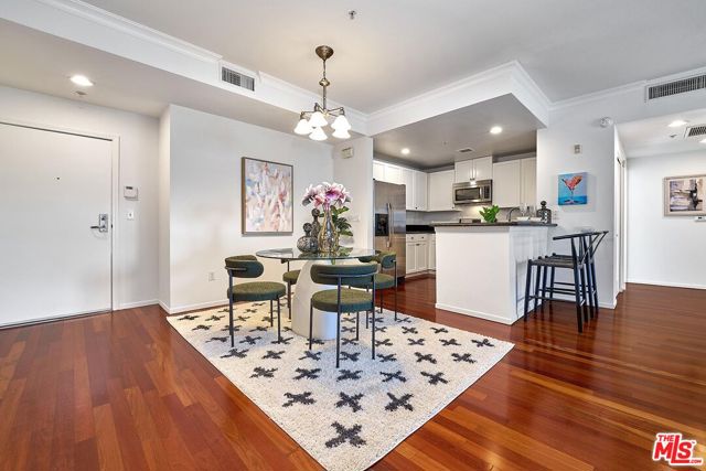 906 S Serrano Avenue, Los Angeles CA: https://media.crmls.org/mediaz/0d0020c0-4834-493d-980a-7bbe7e4a6ab5.jpg