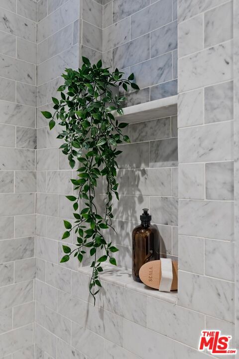 https://media.crmls.org/mediaz/0d013282-9435-4775-a996-c3594a192e13.jpg?preset=X-Large